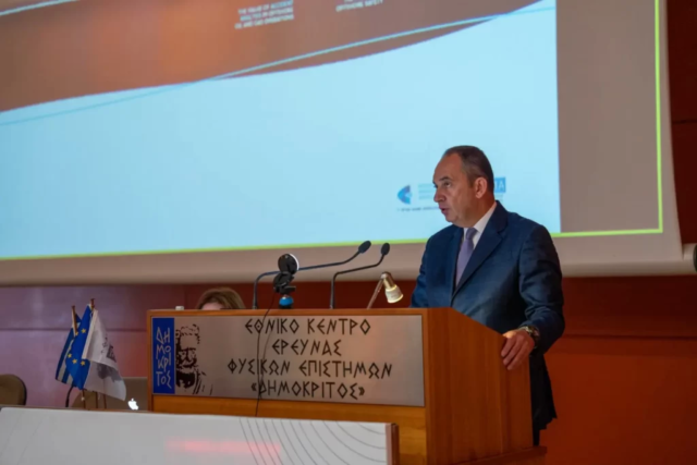 Ο Υπουργός Ναυτιλίας & Νησιωτικής Πολιτικής, κ. Πλακιωτάκης Ιωάννης, απευθύνει χαιρετισμό στους συνδαιτημόνες της παρουσίασης